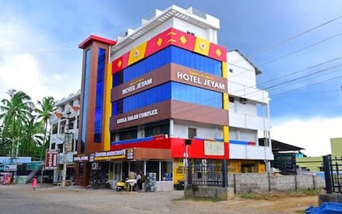 OYO 16388 Hotel Jeyam